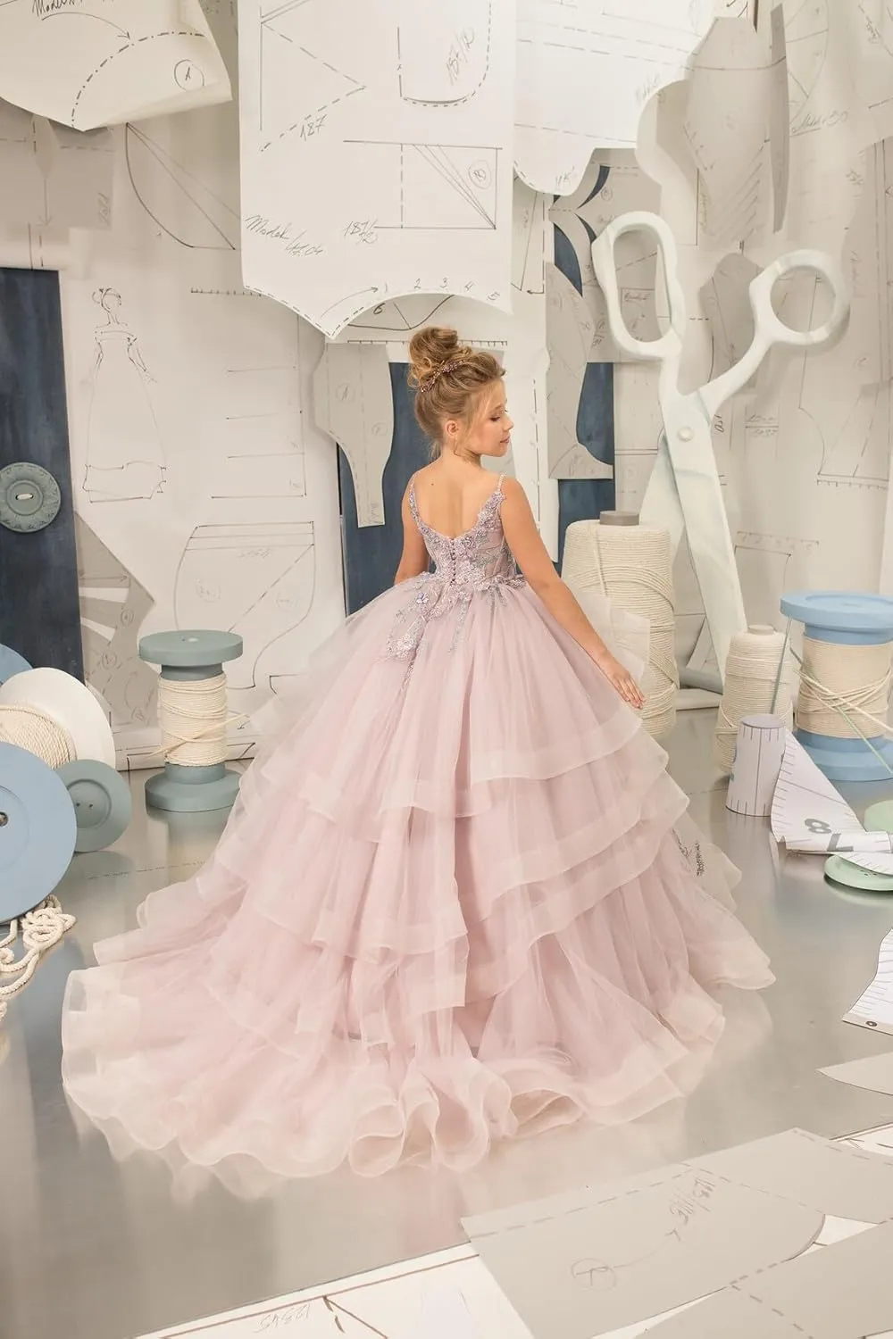 Girl’s Layered Pageant Dresses Floral Flower Girl Dresses Tulle Princess First Communion Dresses V Neck Prom Ball Gown